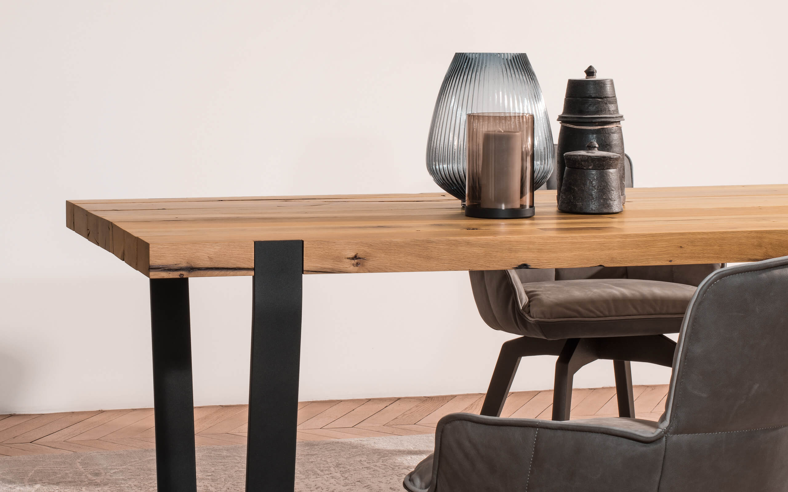 Tisch Janua von Bühler Einrichtungen Tisch Janua mit edler Holzplatte und schwarzen Metallfüßen - Esstisch, Esszimmer, Möbel, Accessoires - bühler einrichtungen in Friesenheim bei Offenburg zwischen Karlsruhe und Freiburg