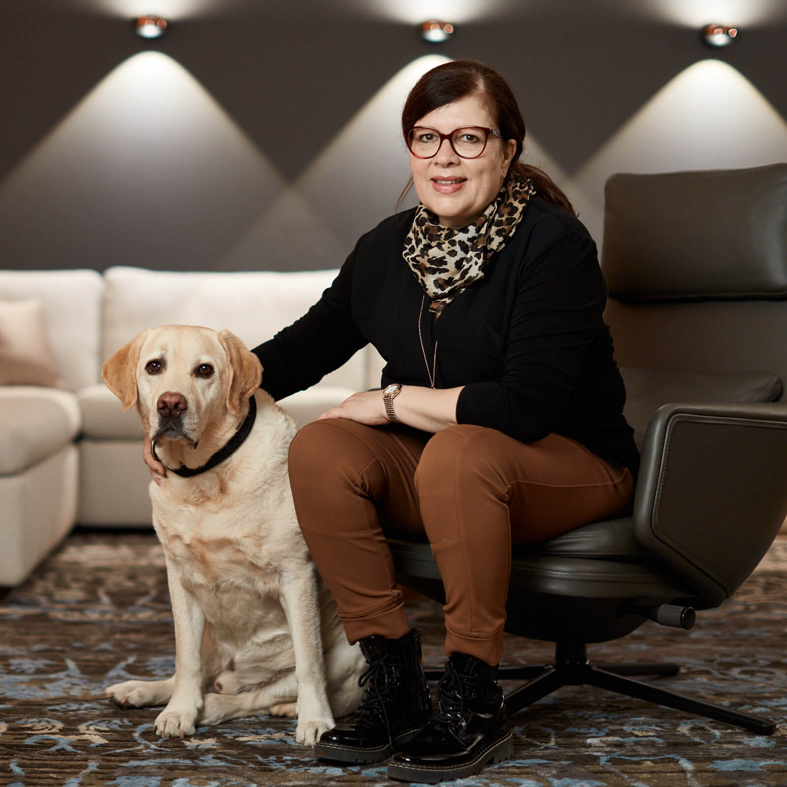 Portrait von Einrichtungsberaterin Regine Bühler - bühler einrichtungen in Friesenheim bei Offenburg zwischen Karlsruhe und Freiburg