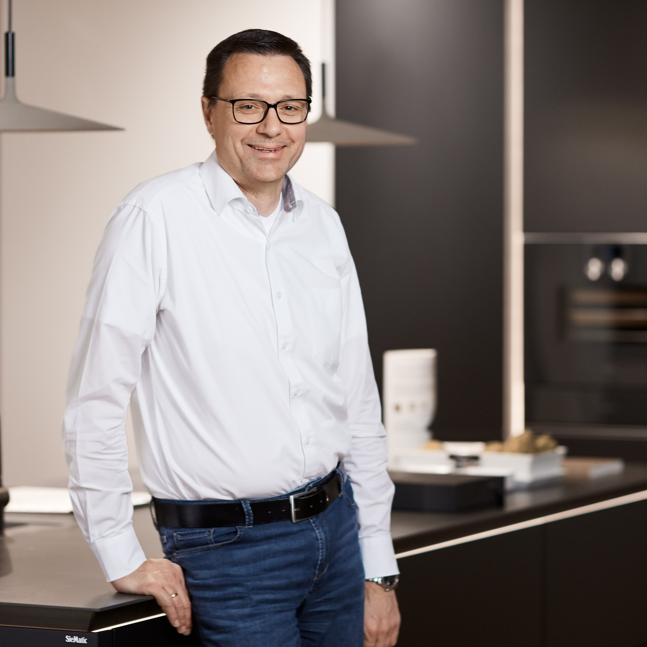 Portrait von Einrichtungsberater Roger Boulay - bühler einrichtungen in Friesenheim bei Offenburg zwischen Karlsruhe und Freiburg