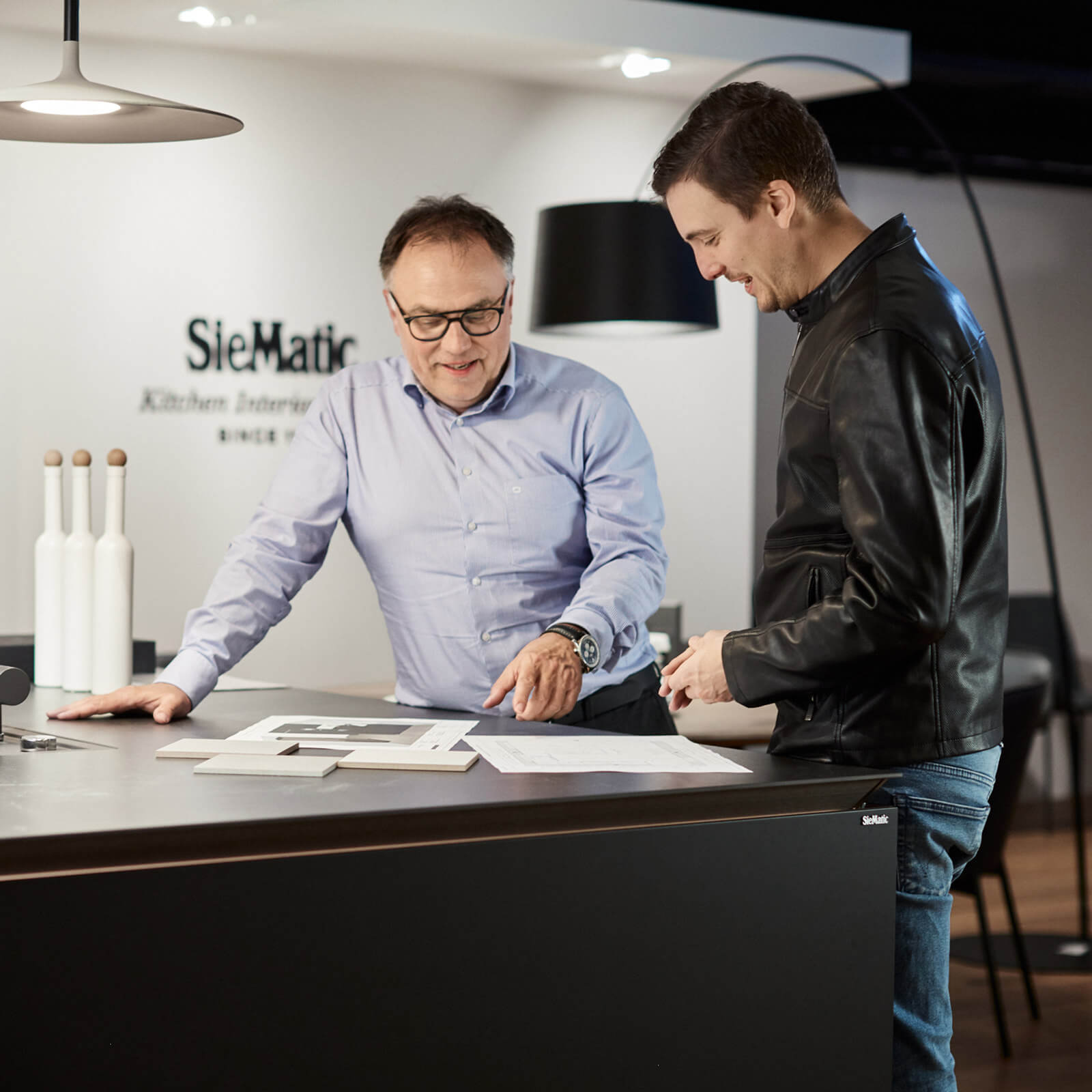 Beratung und Bemusterung in der Showküche - Beratung, Kundengespräch, 3D-Planung, Küche - bühler einrichtungen in Friesenheim bei Offenburg zwischen Karlsruhe und Freiburg