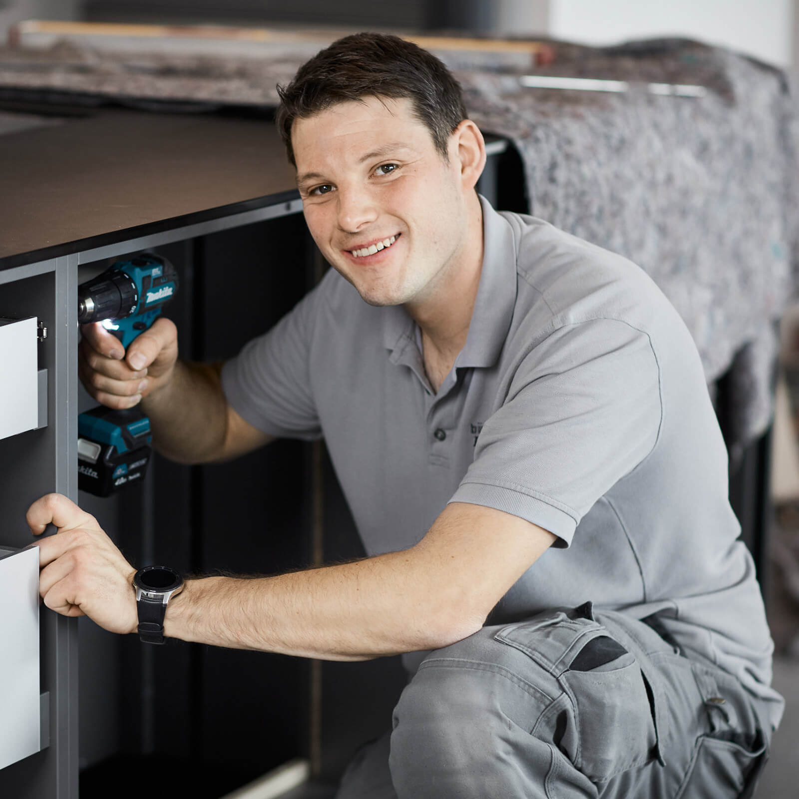 Portrait David Kollmer am Schrauben - individuelle Möbel, Schrauben, Möbel nach Maß, Maßanfertigung, Möbelanpassung, Einrichtungsberatung - bühler einrichtungen in Friesenheim bei Offenburg zwischen Karlsruhe und Freiburg