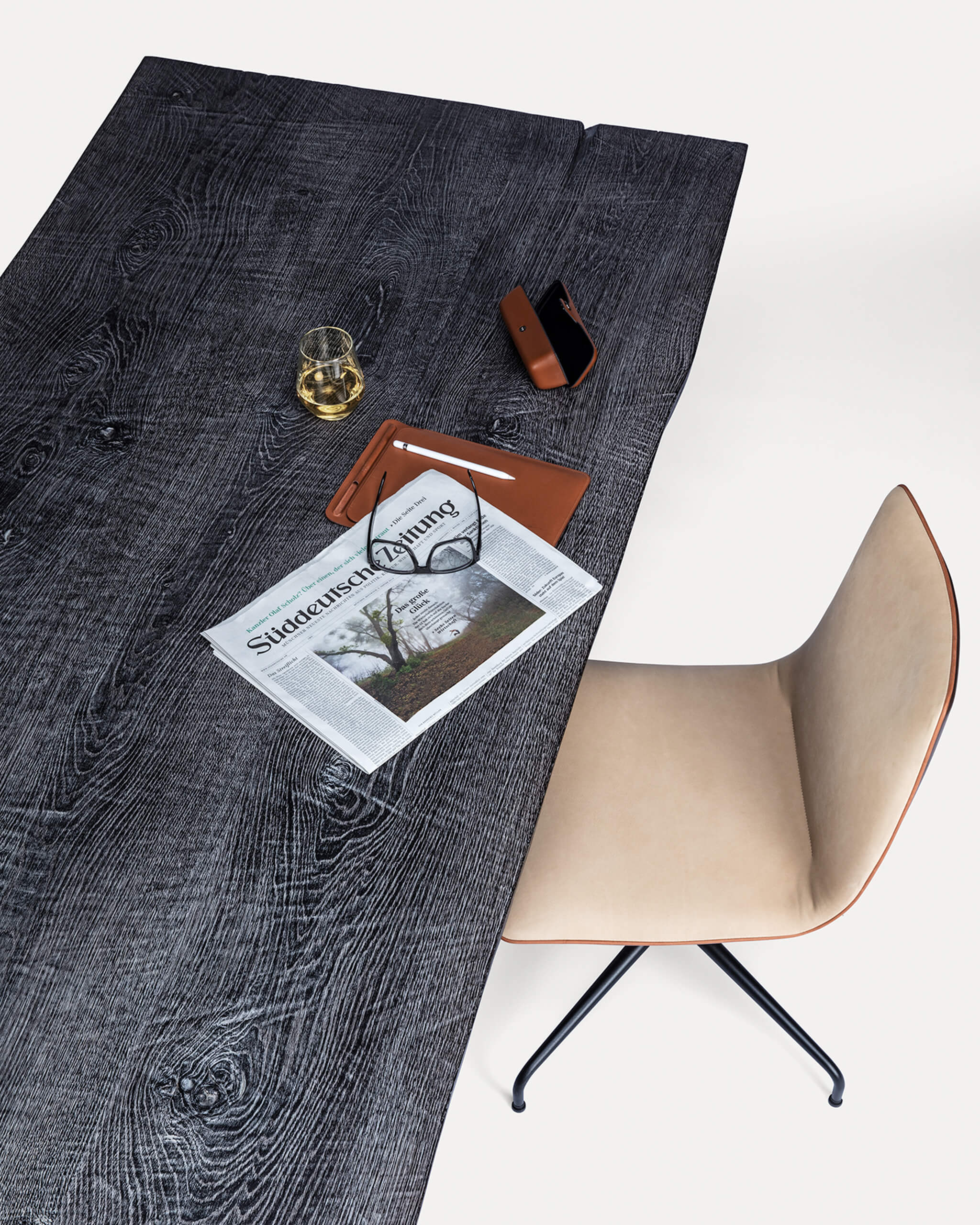 Tisch Janua mit grauen Holzplatte