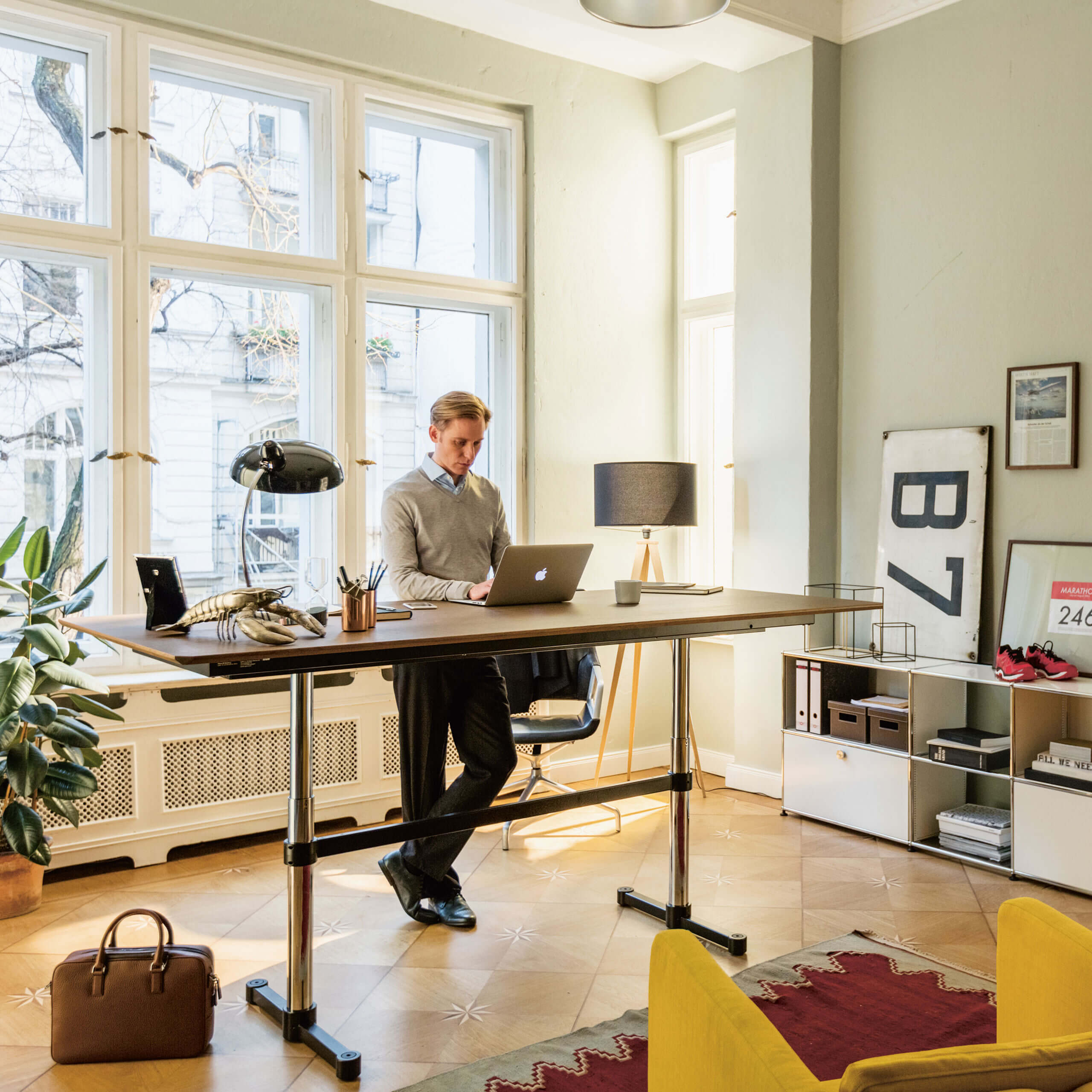 höhenverstellbarer Schreibtisch - Arbeiten, Arbeitszimmer, Büromöbel, Stehtisch, höhenverstellbarer Tisch - bühler einrichtungen in Friesenheim bei Offenburg zwischen Karlsruhe und Freiburg