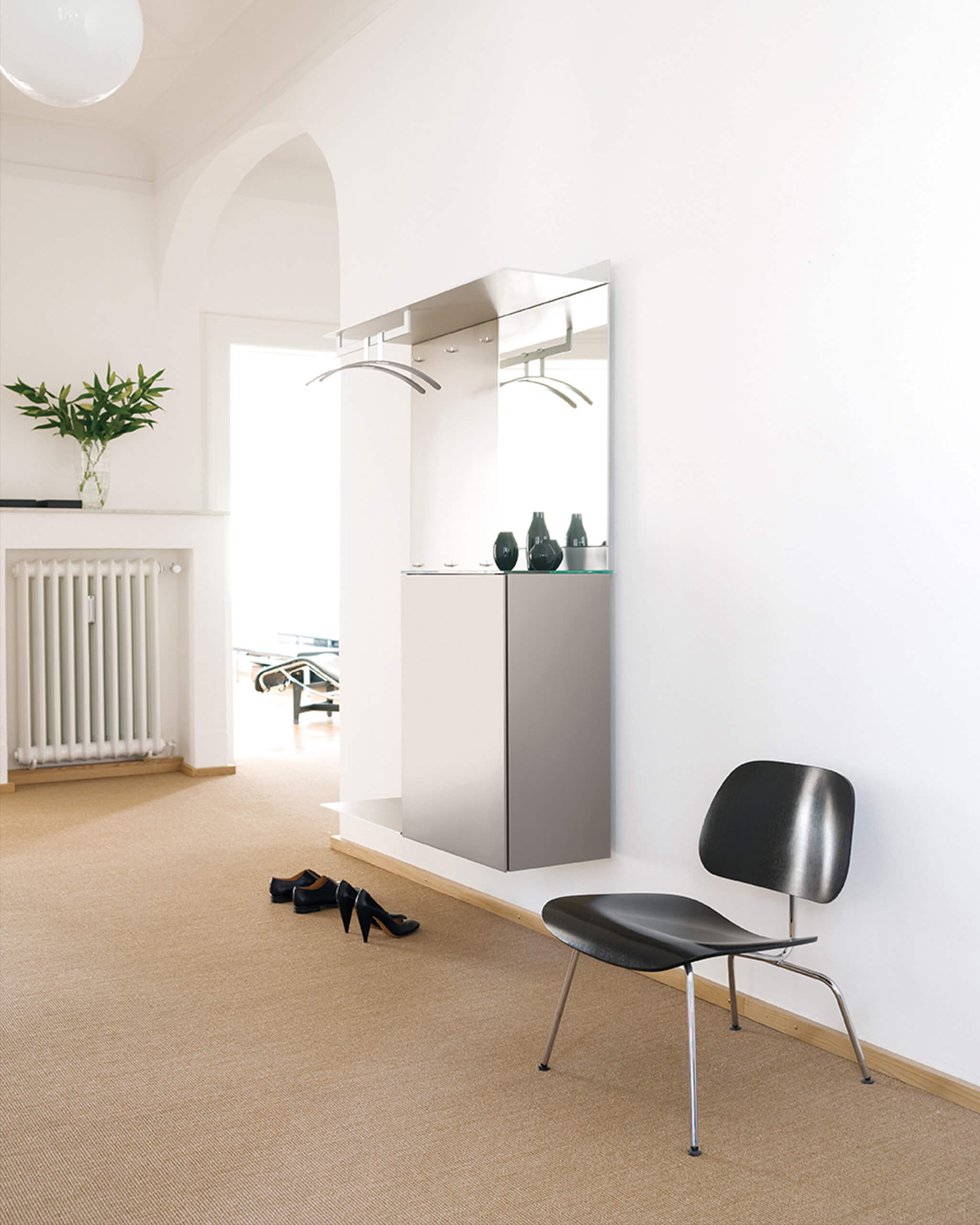 Garderobe, Spiegel, Schuhregal, schwarzer Stuhl - bühler einrichtungen in Friesenheim bei Offenburg zwischen Karlsruhe und Freiburg