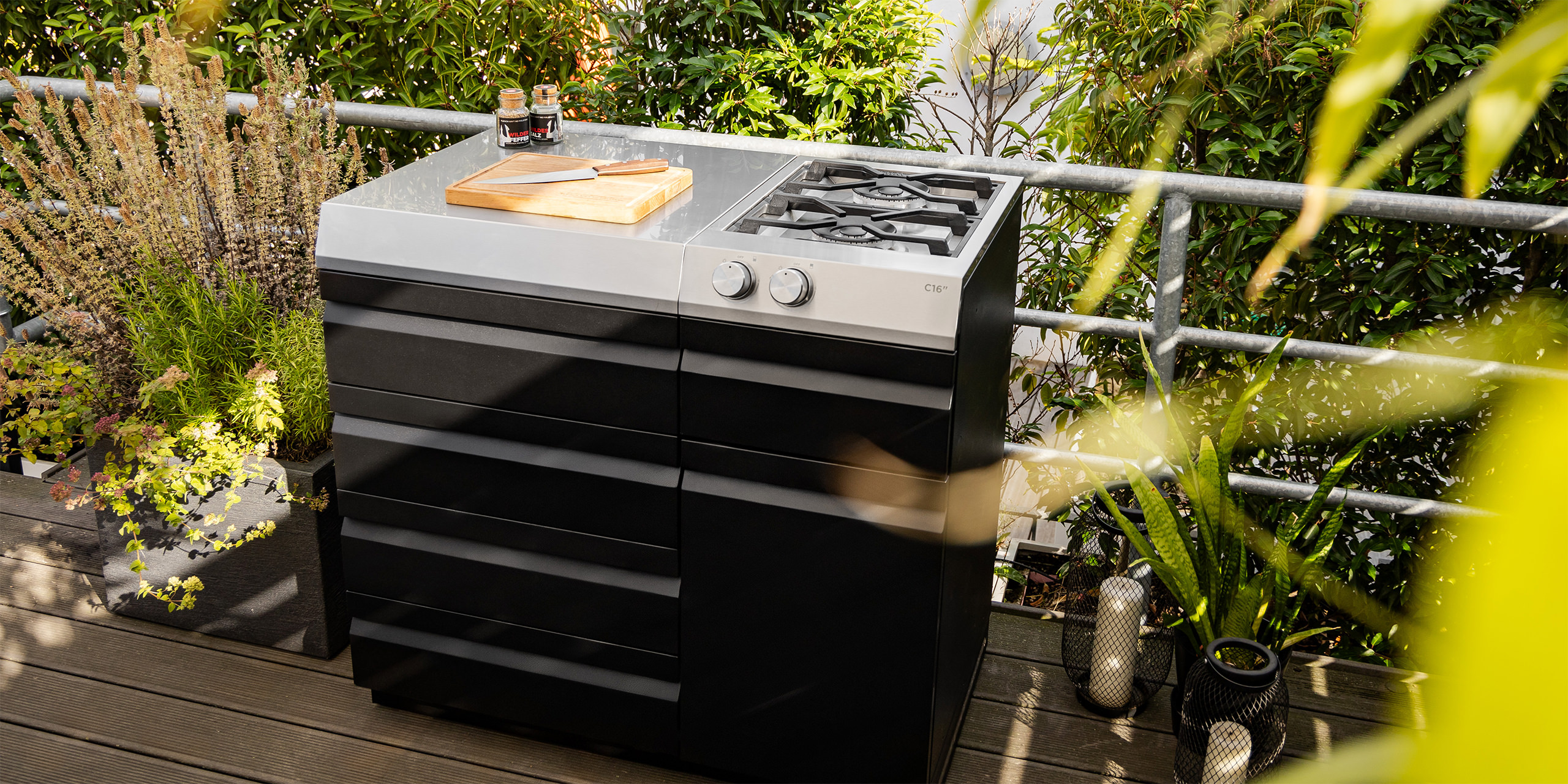 Hochwertige Gas-, Keramik- und Oberhitzegrills für Ihren Garten