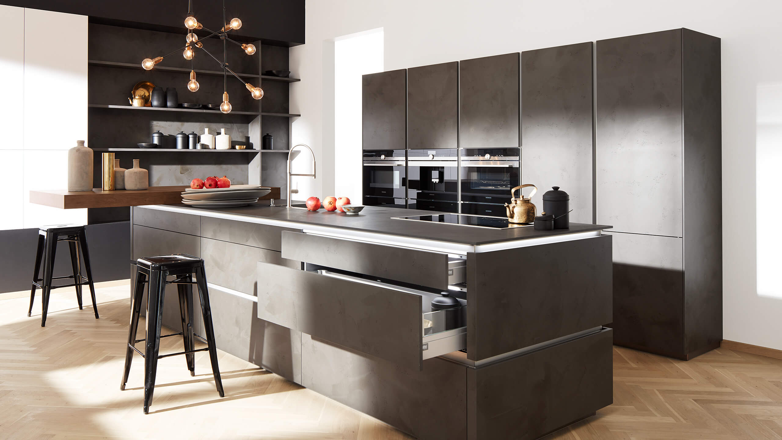 Küche in schwarz Hochglanz