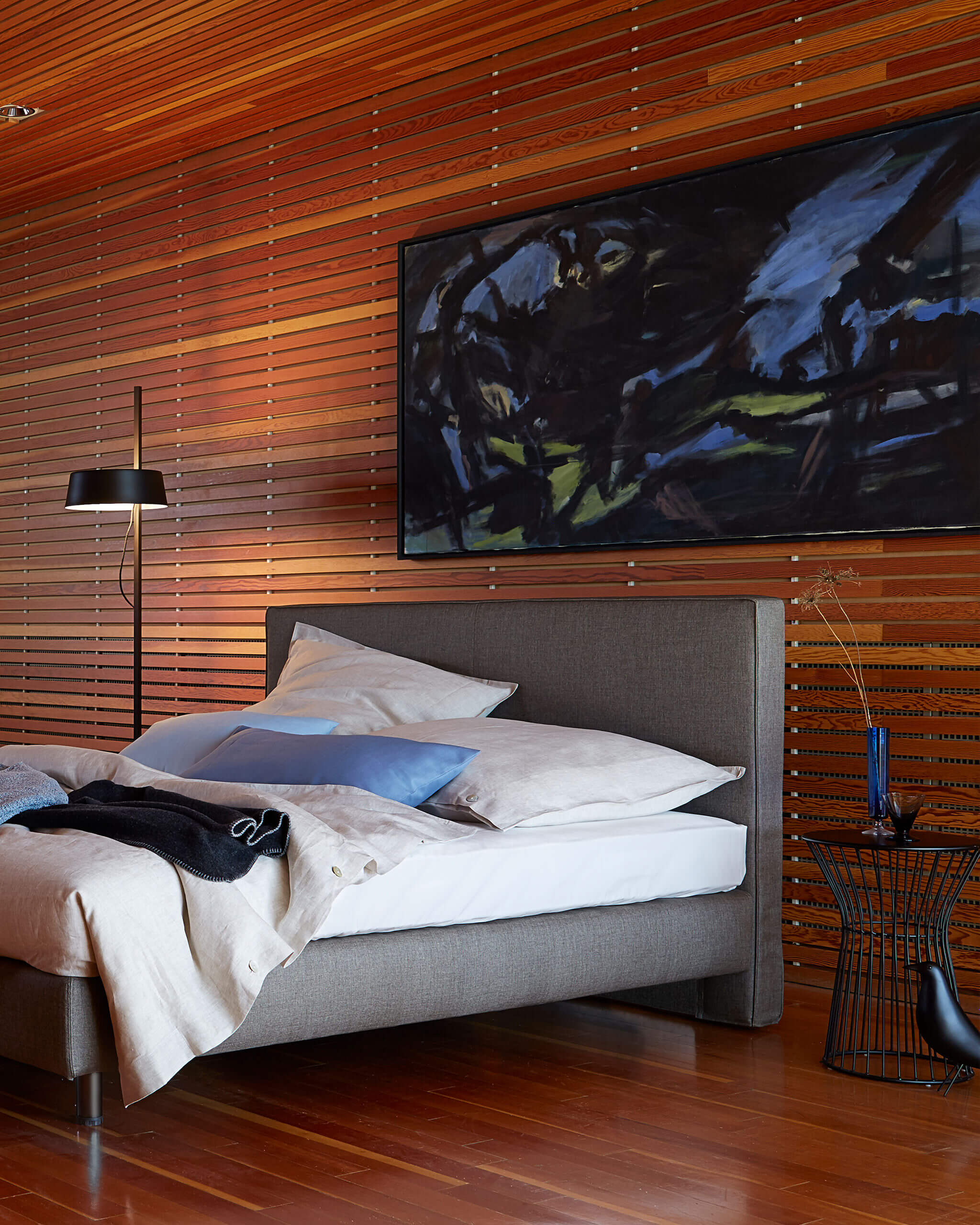 textiles kingsize Bett, Draht-Beistelltisch - Bett, Bettwäsche, Schlafzimmer, Schlafen, Nachttisch - bühler einrichtungen in Friesenheim bei Offenburg zwischen Karlsruhe und Freiburg